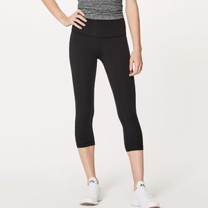 Lululemon Wunder Under Crop (Hi-Rise) *Full-On Luxtreme 21" Size 8